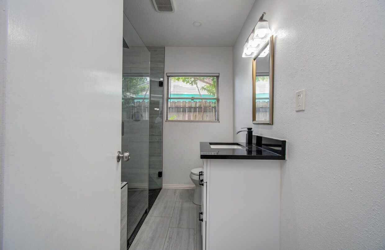 Foto del edificio - 3626 Songwood St