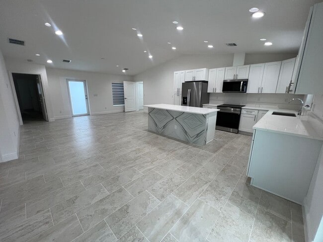 Building Photo - 5911 Seagrape Dr