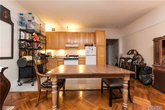 Foto del edificio - 670 St Marks Ave