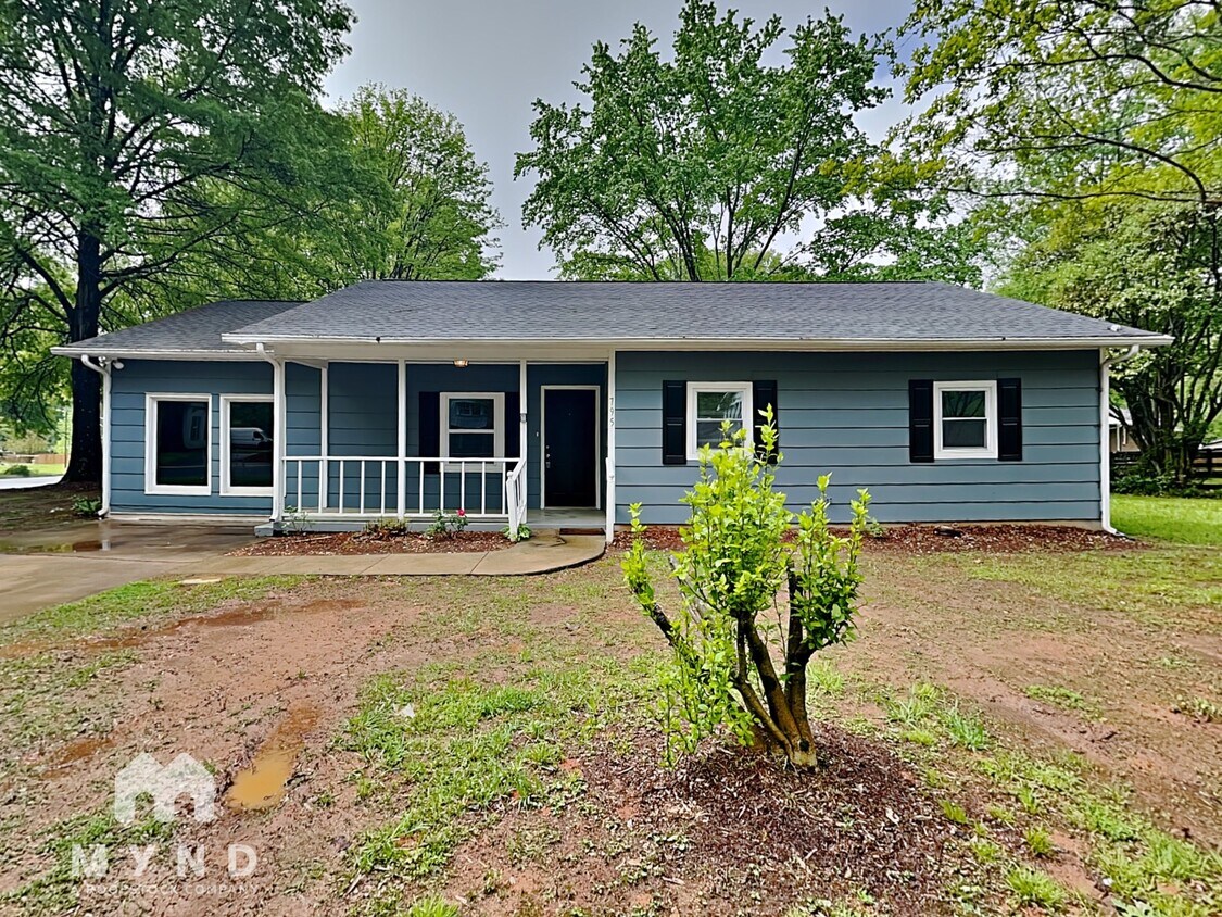 Primary Photo - 795 E Iredell Ave