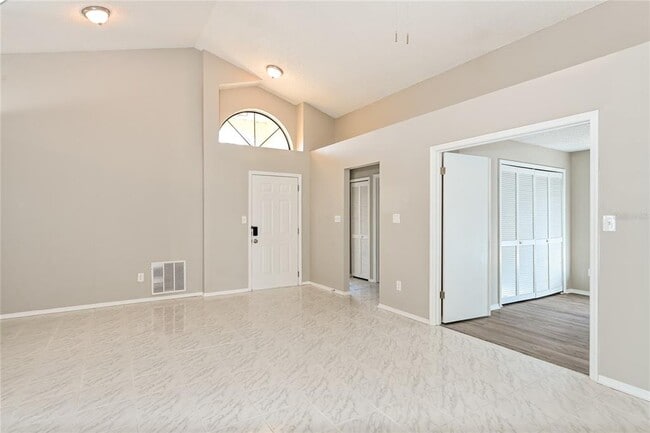 Foto del edificio - 267 Lakebreeze Cir