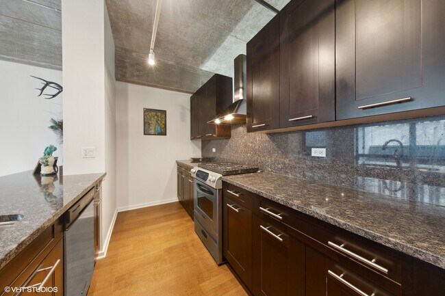 Foto del edificio - 240 E Illinois St