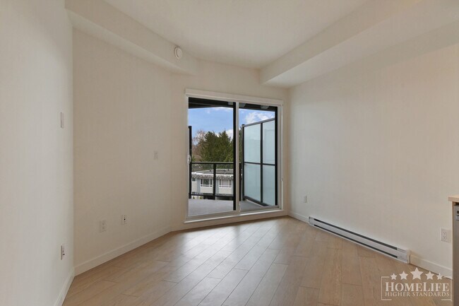 Photo du bâtiment - Charming 1 Bedroom + Den Condo in the Heart of Langley City