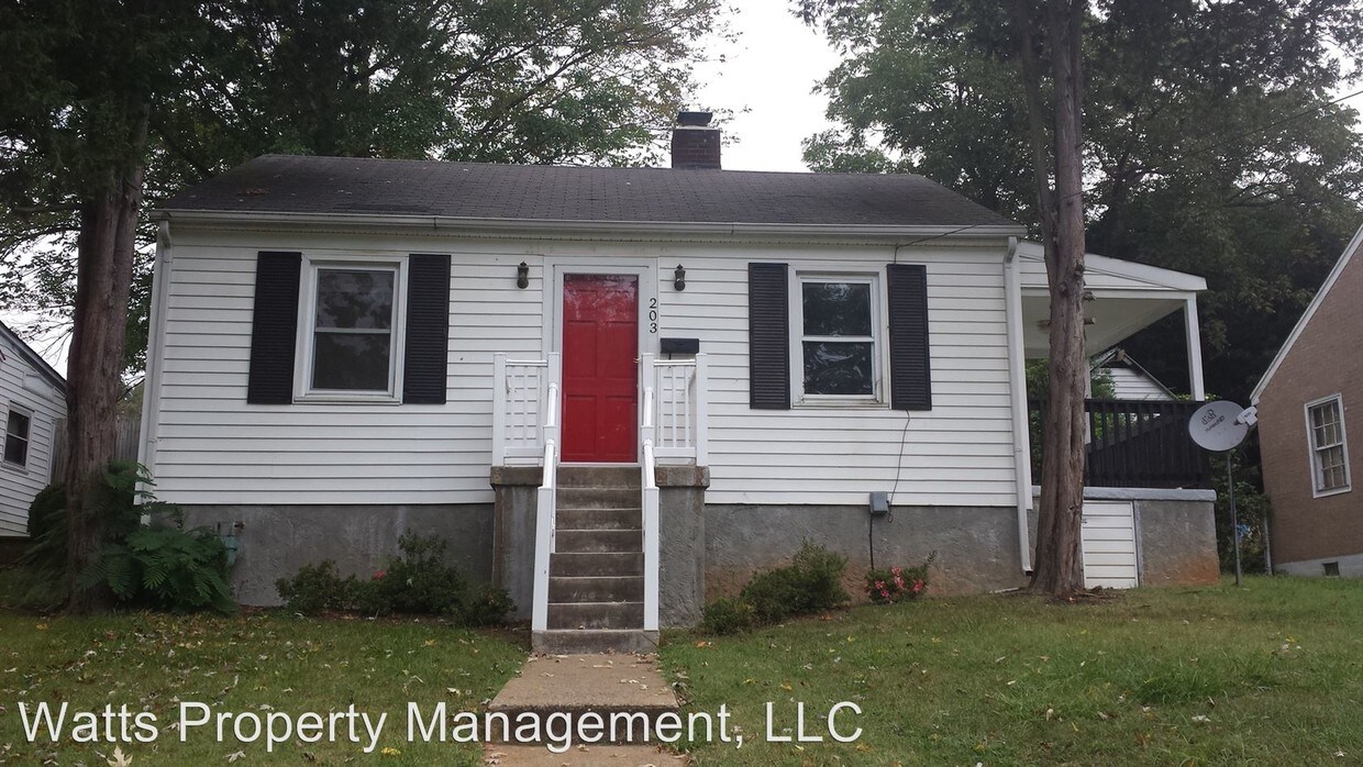 Primary Photo - 203 College Dr