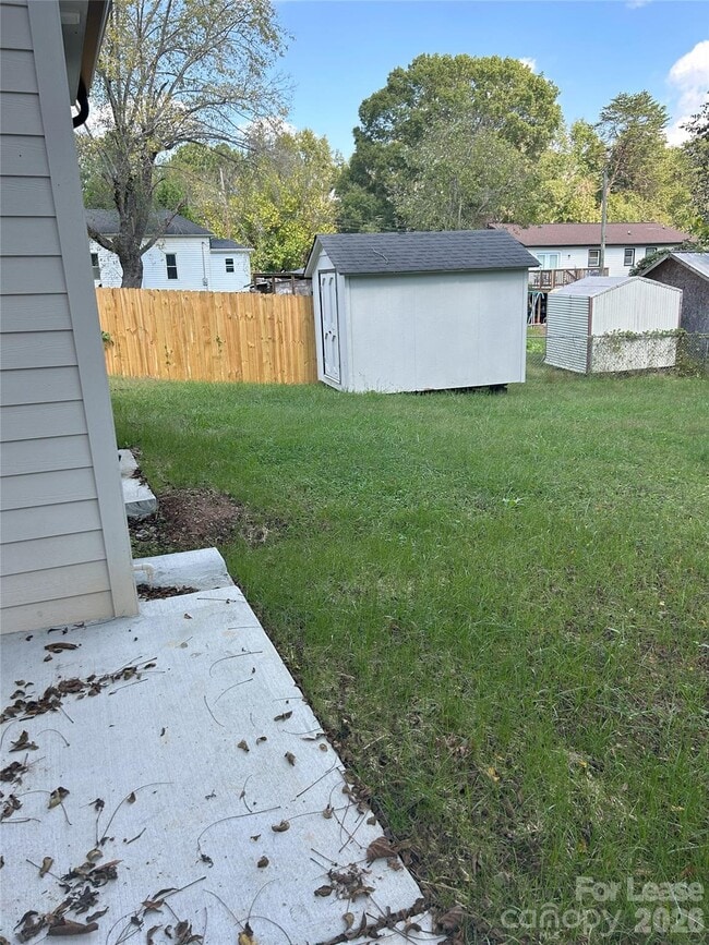 Building Photo - 303 S Main St