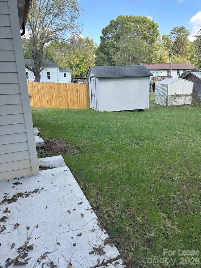 Foto del edificio - 303 S Main St