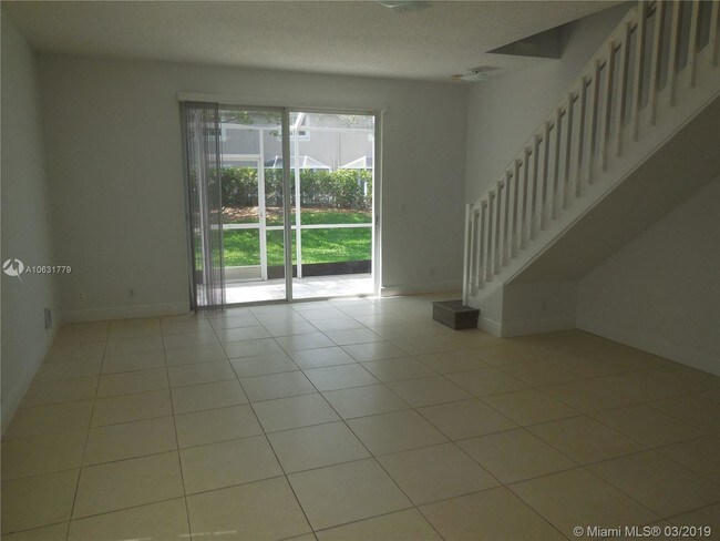 Foto del edificio - 2090 Madeira Dr