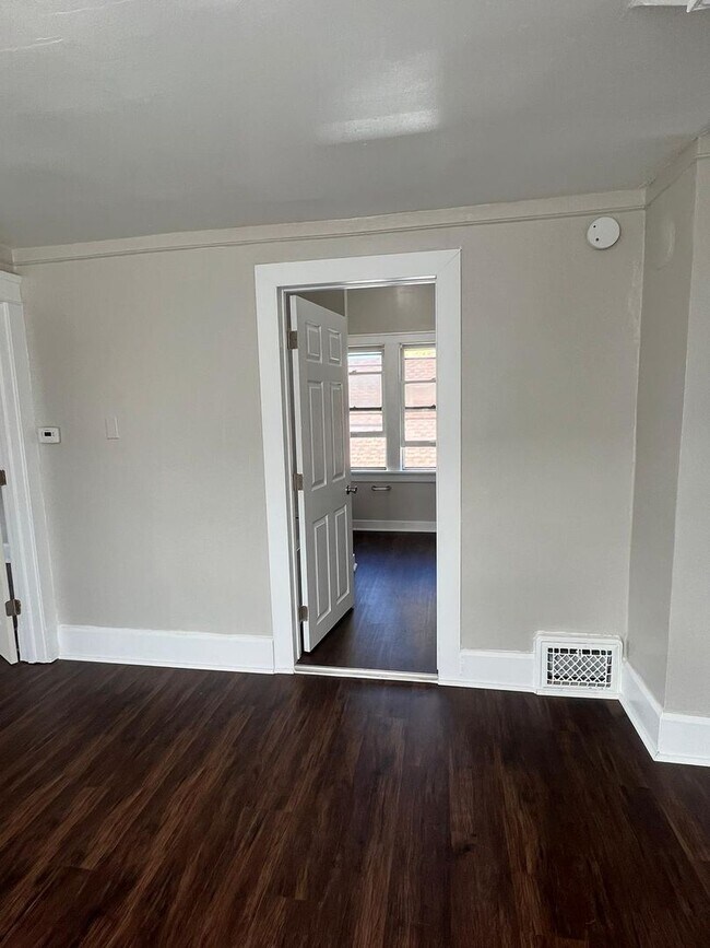 Foto del edificio - 2113 Blake Ave. (Duplex)
