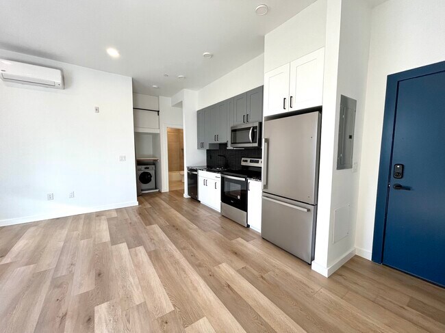 Building Photo - 1309 N Hope St