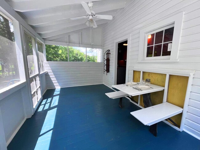 Photo - 5800 Fenwick Rd House