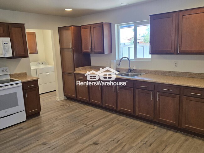 Foto del edificio - 7702 N 38th Ave