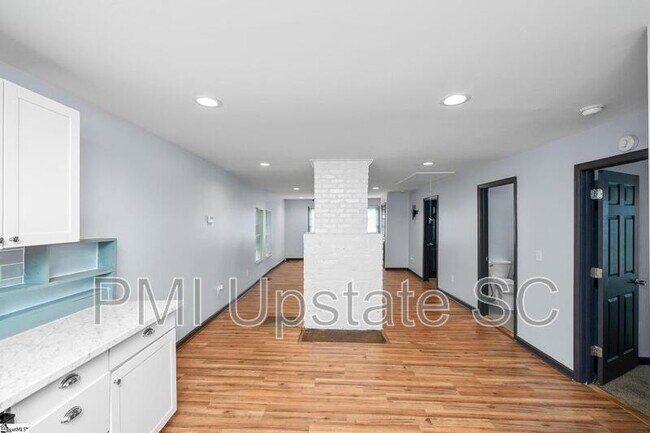 Foto del edificio - 249 E Hampton Ave