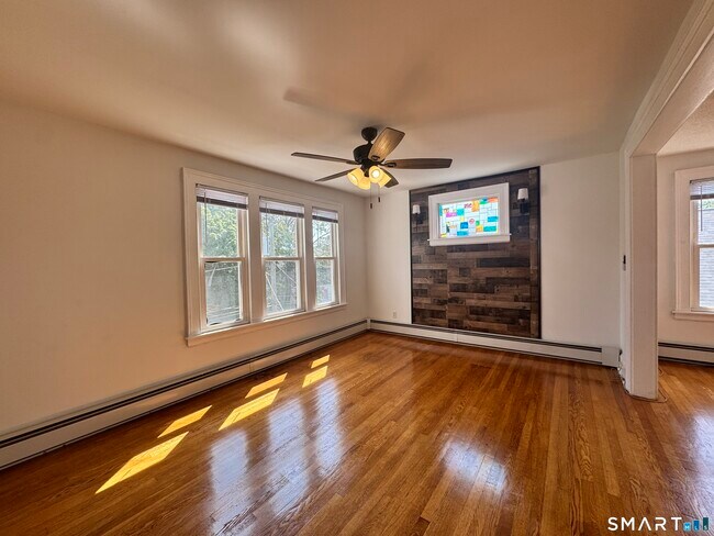 Foto del edificio - 73 Brooklawn St