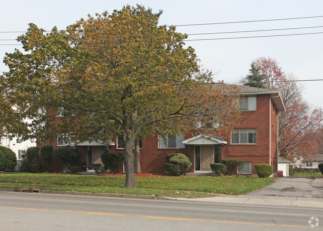 Lincolnshire Arms Apartments - Cedarwood Apartments