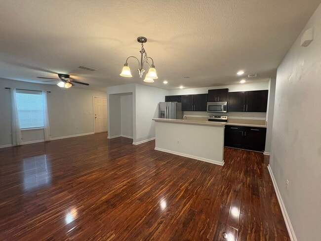 Building Photo - Great Townhome in Oakleaf with Garage!