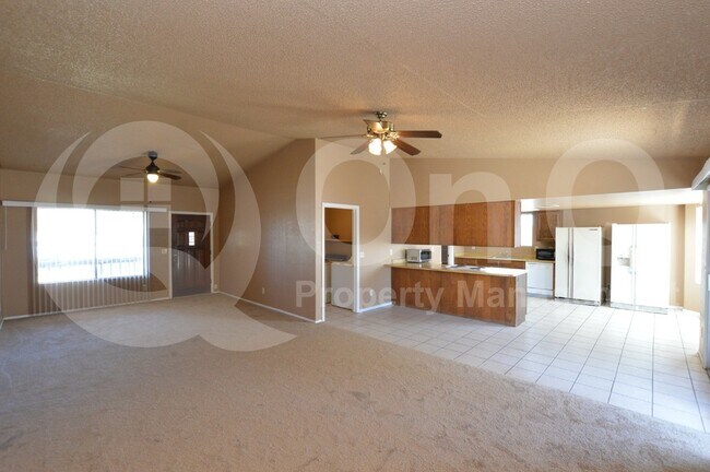 Foto del edificio - 1807 N Cheri Lynn Dr