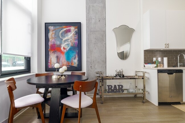 Building Photo - Main & Clay