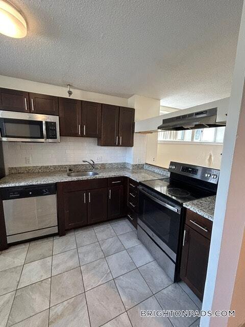 Primary Photo - 154 N Beacon St