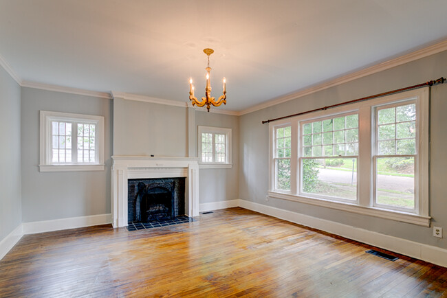 Living Room - 1018 Pinehurst Plz