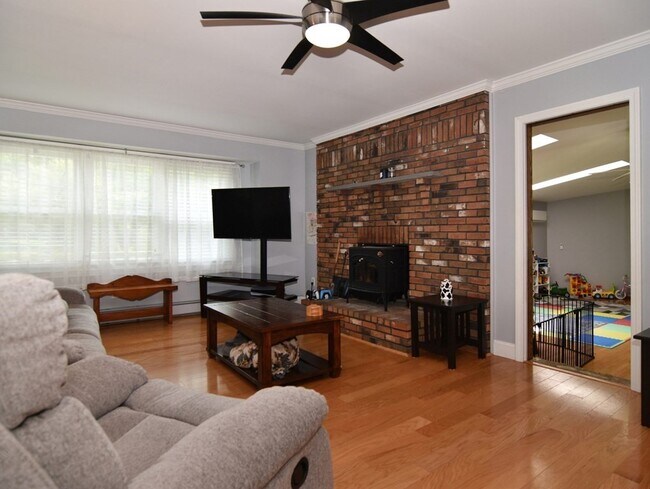 Foto del edificio - 1196 Old Fall River Rd