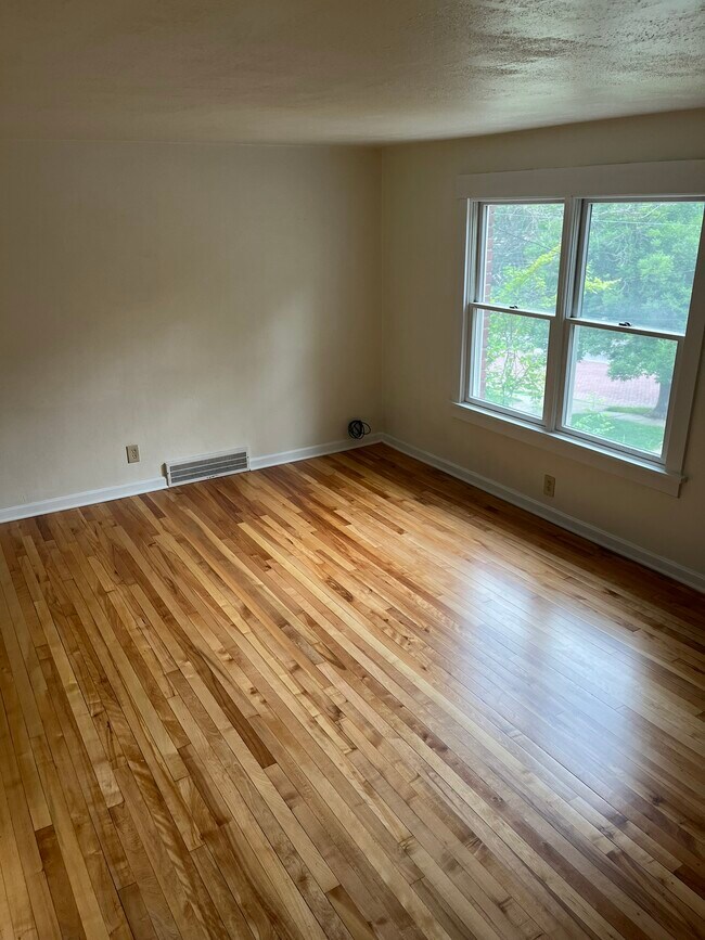 Living Room - 672 Crystal Dr