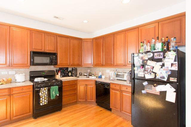 Foto del edificio - 4051 N Kenmore Ave