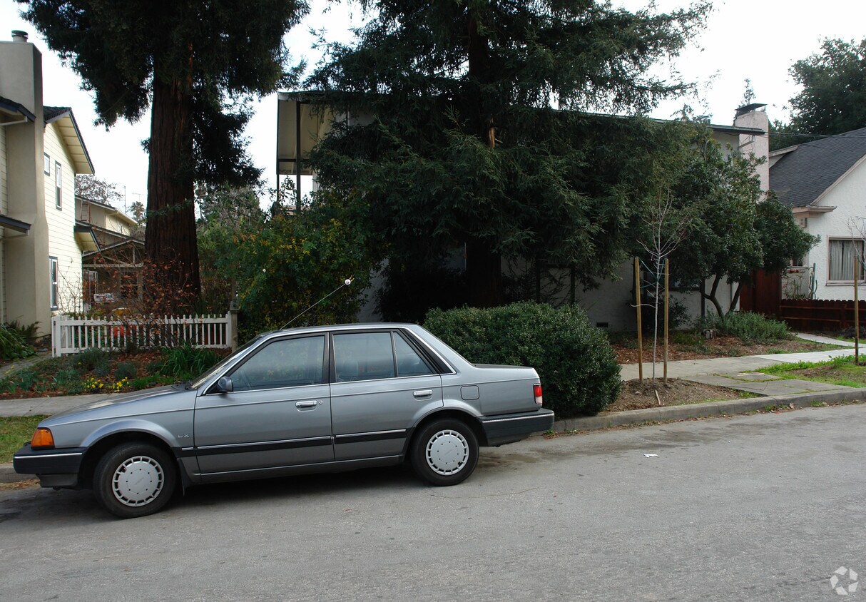 Building Photo - 227 Pettis Ave