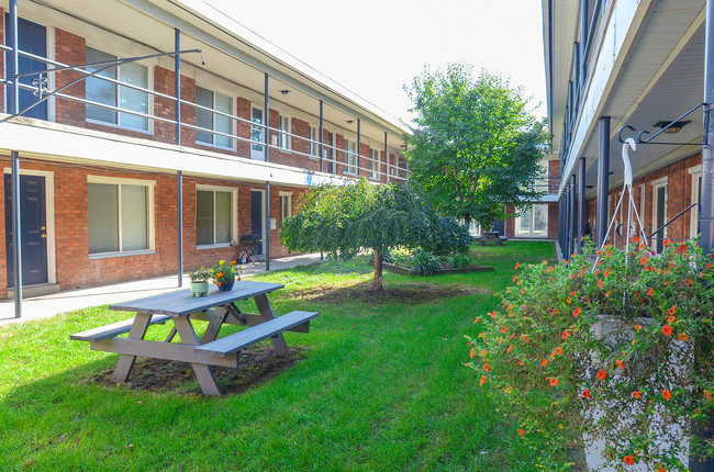 Building Photo - Lakeshore Apartments