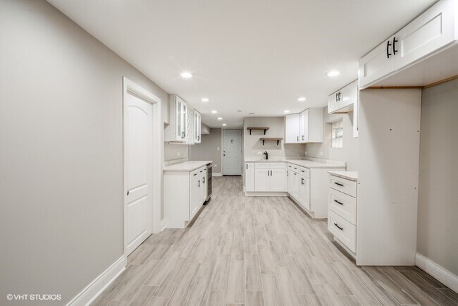 Building Photo - 8804 S Blackstone Ave
