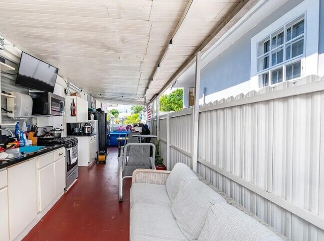 Foto del edificio - 250 NW 55th Ct