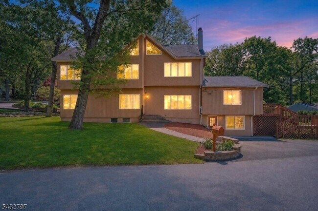 Foto del edificio - 17 Hickory Dr
