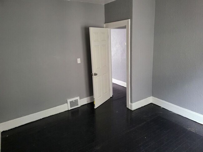 Building Photo - 3405 W 99th St