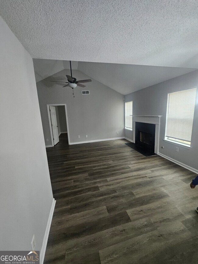 Foto del edificio - 3717 Salem Meadows Dr