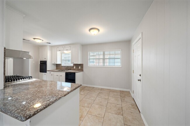 Foto del edificio - 9779 Westview Dr