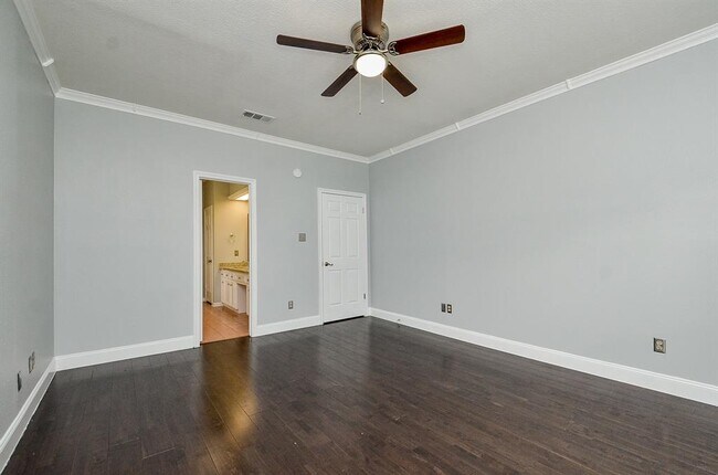 Building Photo - 18234 Oakhampton Dr