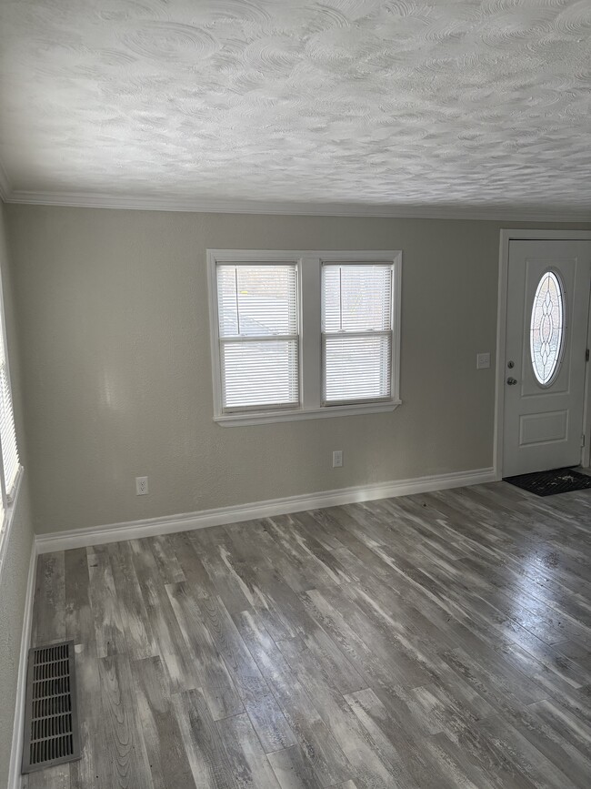 Building Photo - 601 Echo Rd