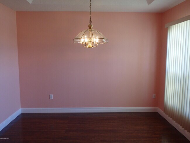 Building Photo - 1240 Goode Dr NE