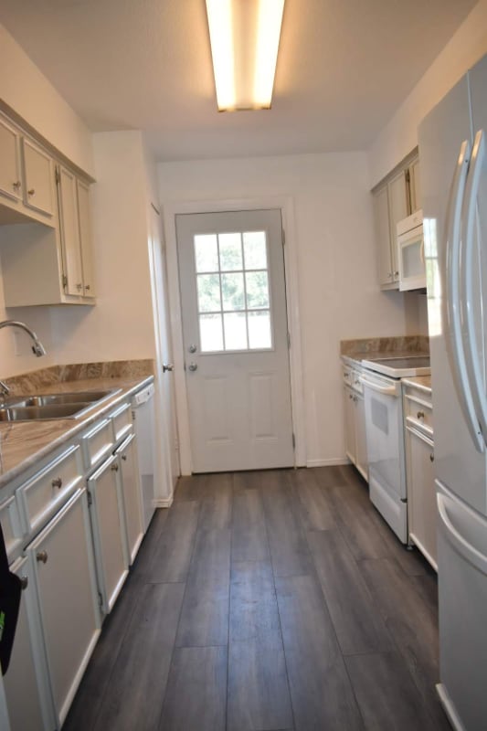 1300 Eagle Lake Rd, Sealy, TX 77474 Townhome Rentals in Sealy TX