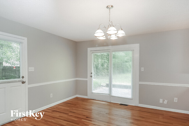 Building Photo - 860 Green Forest Dr