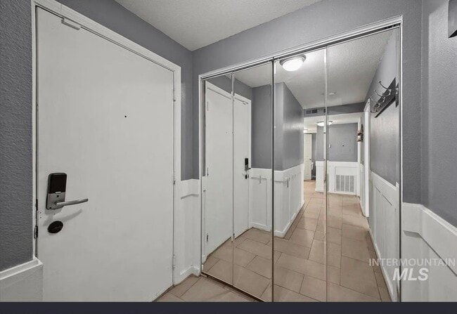Building Photo - 3761 S Gekeler Ln