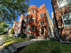 Building Photo - 2738 W Winnemac Ave