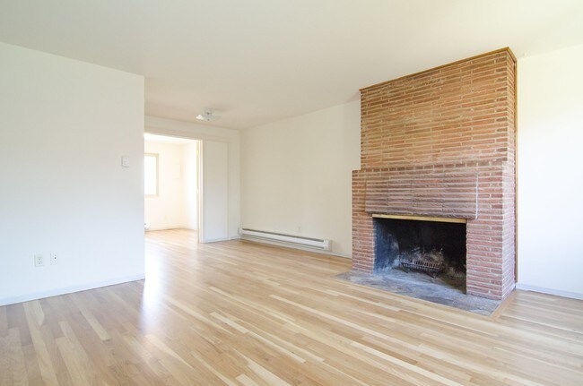 Building Photo - 9210 Ashworth Ave N