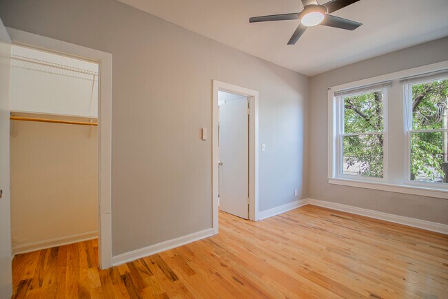 Foto del edificio - 1414 W Pratt Blvd