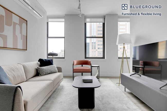 Building Photo - 330 S Wells St