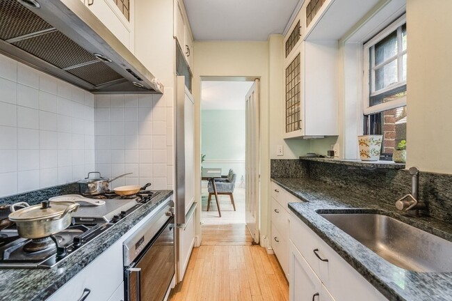 Building Photo - 993 Memorial Dr