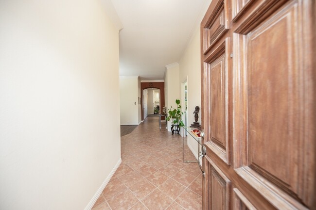 Foto del edificio - 9034 Necklace Tree Ln