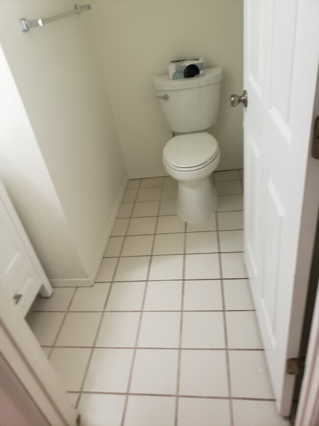 Building Photo - 8333 Comanche Rd NE