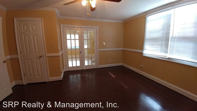 Building Photo - 217 N Cherry St