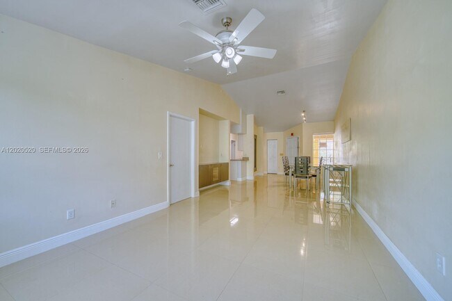 Foto del edificio - 18326 NW 68th Ave