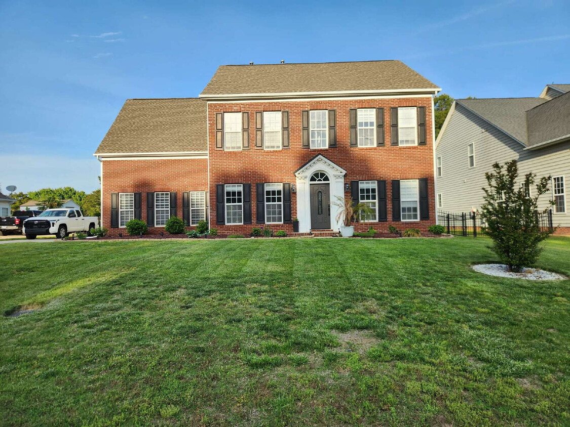 Primary Photo - Upscale Executive Home, Home Office, 4 Bed...